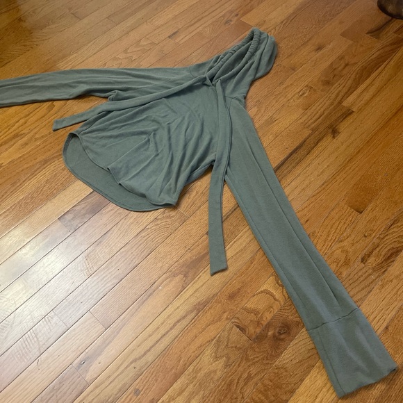 Crop Long-sleeve Hooded Sweater T-shirt - Olive Green - Small - Picture 4 of 8